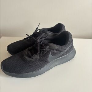 Nike Black Tanjun Lightweight Running Shoes